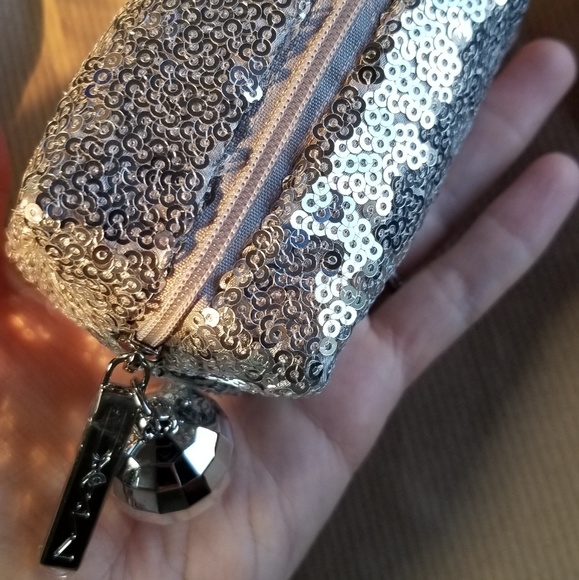 M.A.C - Picture 2 of 5